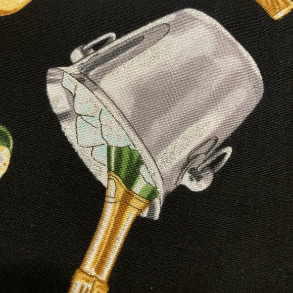 🪡 Timeless Treasures | Champagne Print Glitter Cotton Quilting Fabric, 2yd - Picture 2 of 4